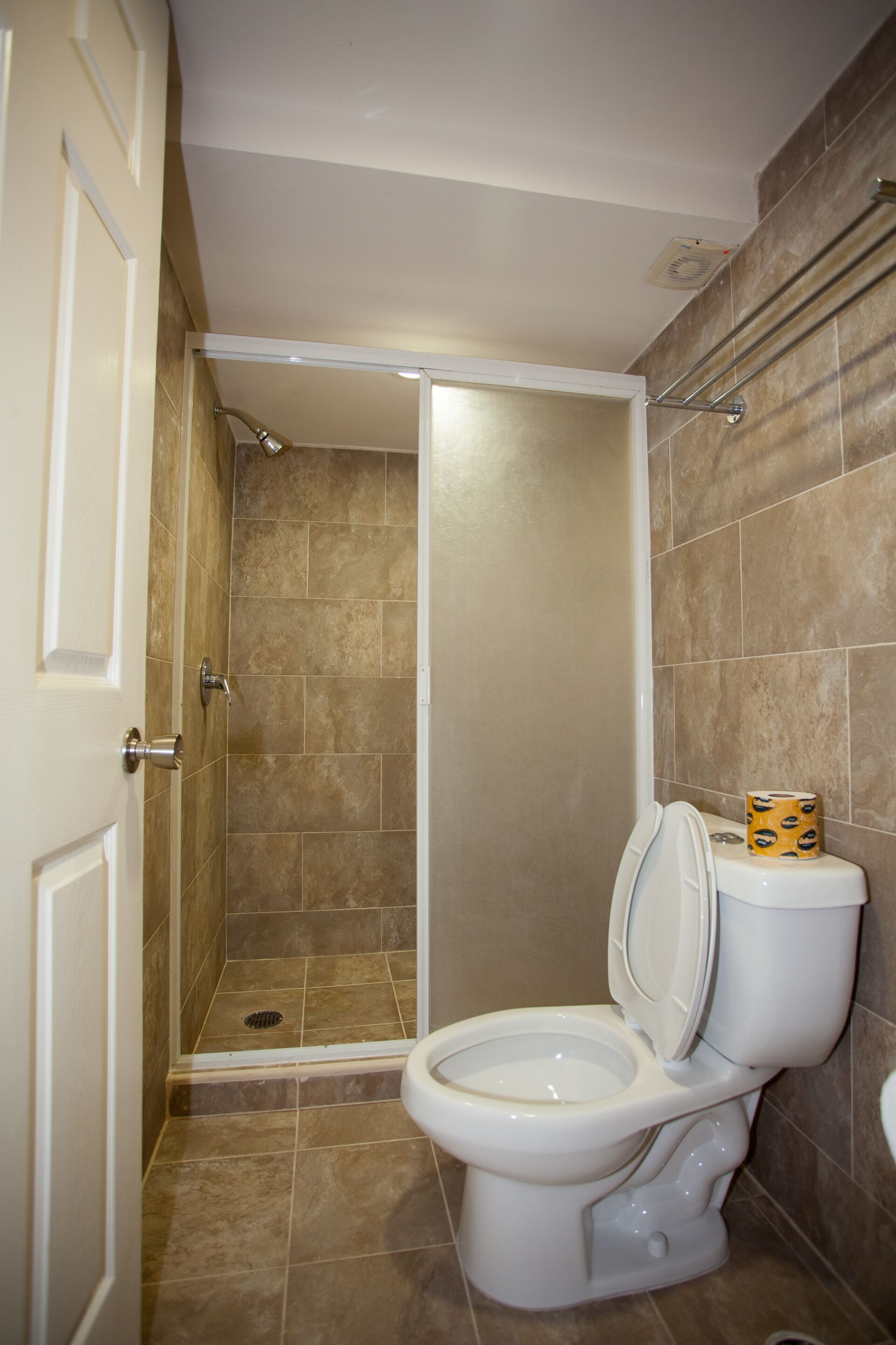 room (triple room) | bathroom | shower, free toiletries, hair dryer, towels