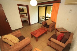 Deluxe Suite | Living area - Hotel Ciudad Real Palenque (Palenque)