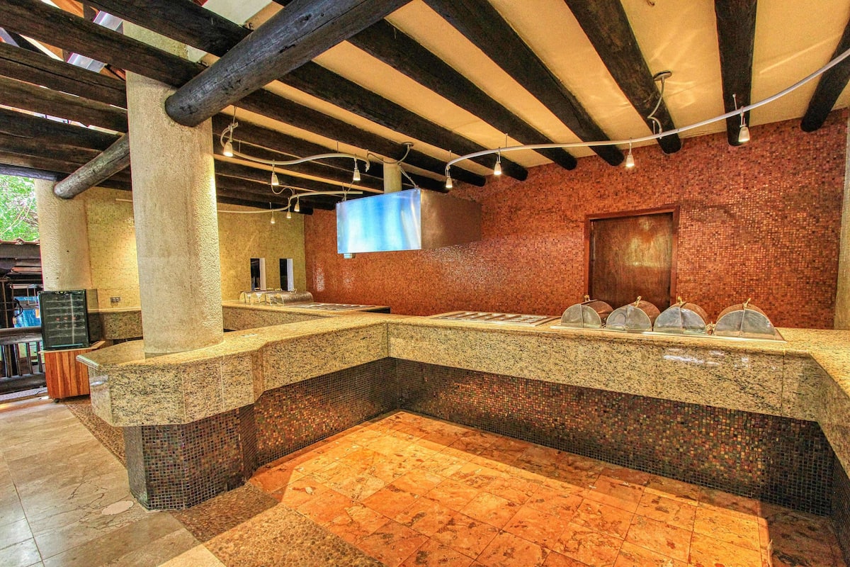 lunch, dinner served; mexican cuisine, pool views