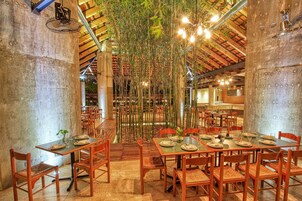 Lunch, dinner served; Mexican cuisine, pool views 