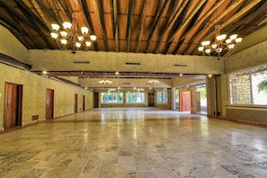 A spacious hall with a high ceiling, large windows, and multiple chandeliers. - Hotel Ciudad Real Palenque (Palenque)