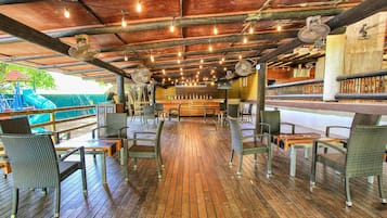2 bares, bar deportivo, bar en la azotea