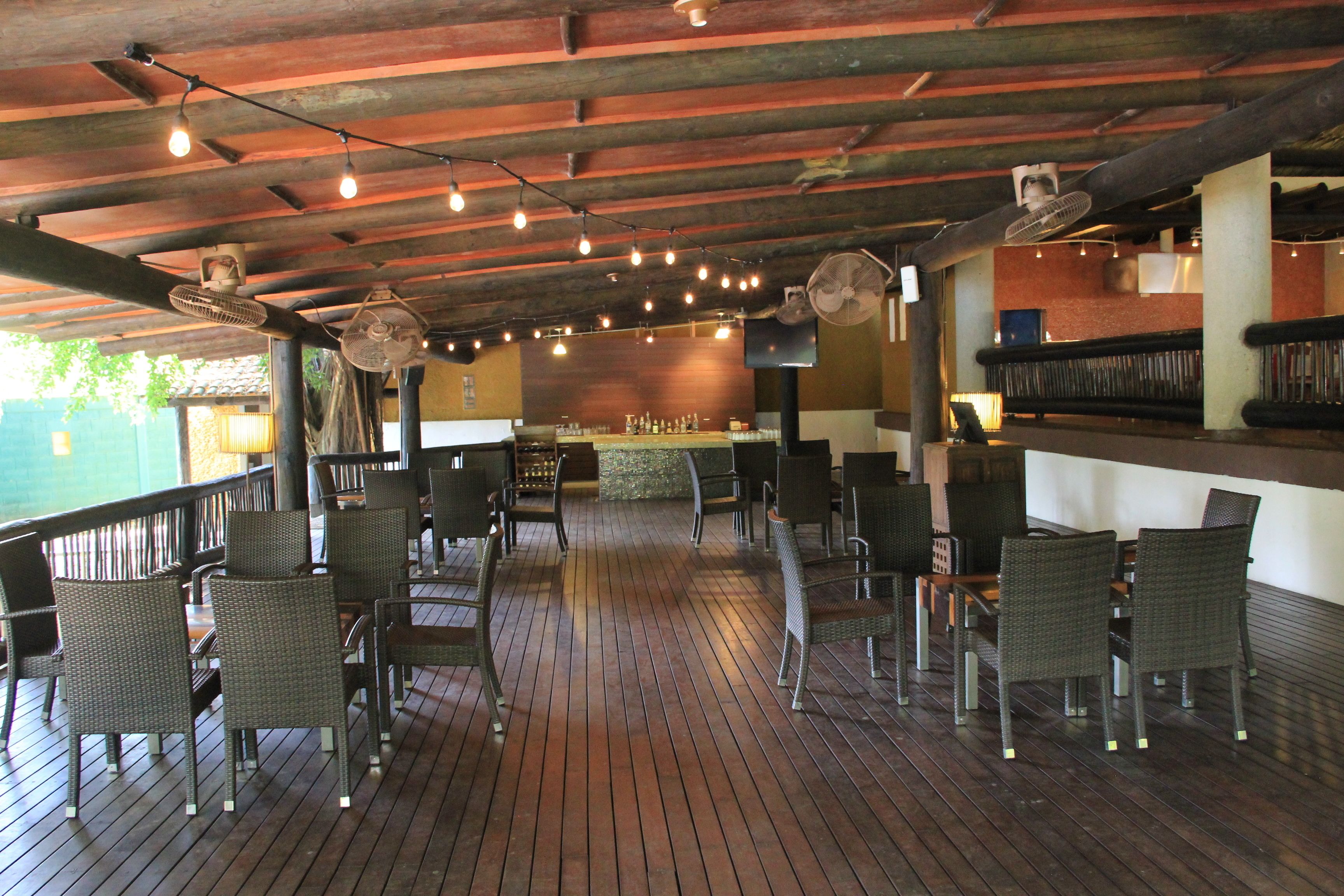 2 bars/lounges, sports bar, rooftop bar