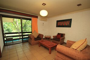 Deluxe Suite | Living area - Hotel Ciudad Real Palenque (Palenque)