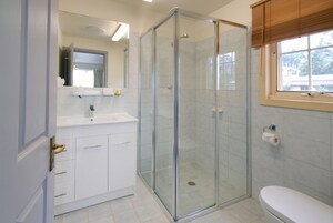 Riverview Family Room | Bathroom | Shower, free toiletries, hair dryer, towels