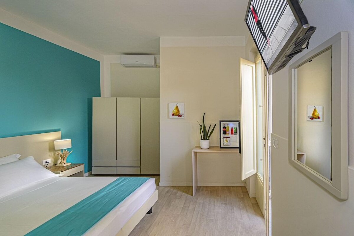 Down comforters, minibar, in-room safe, desk