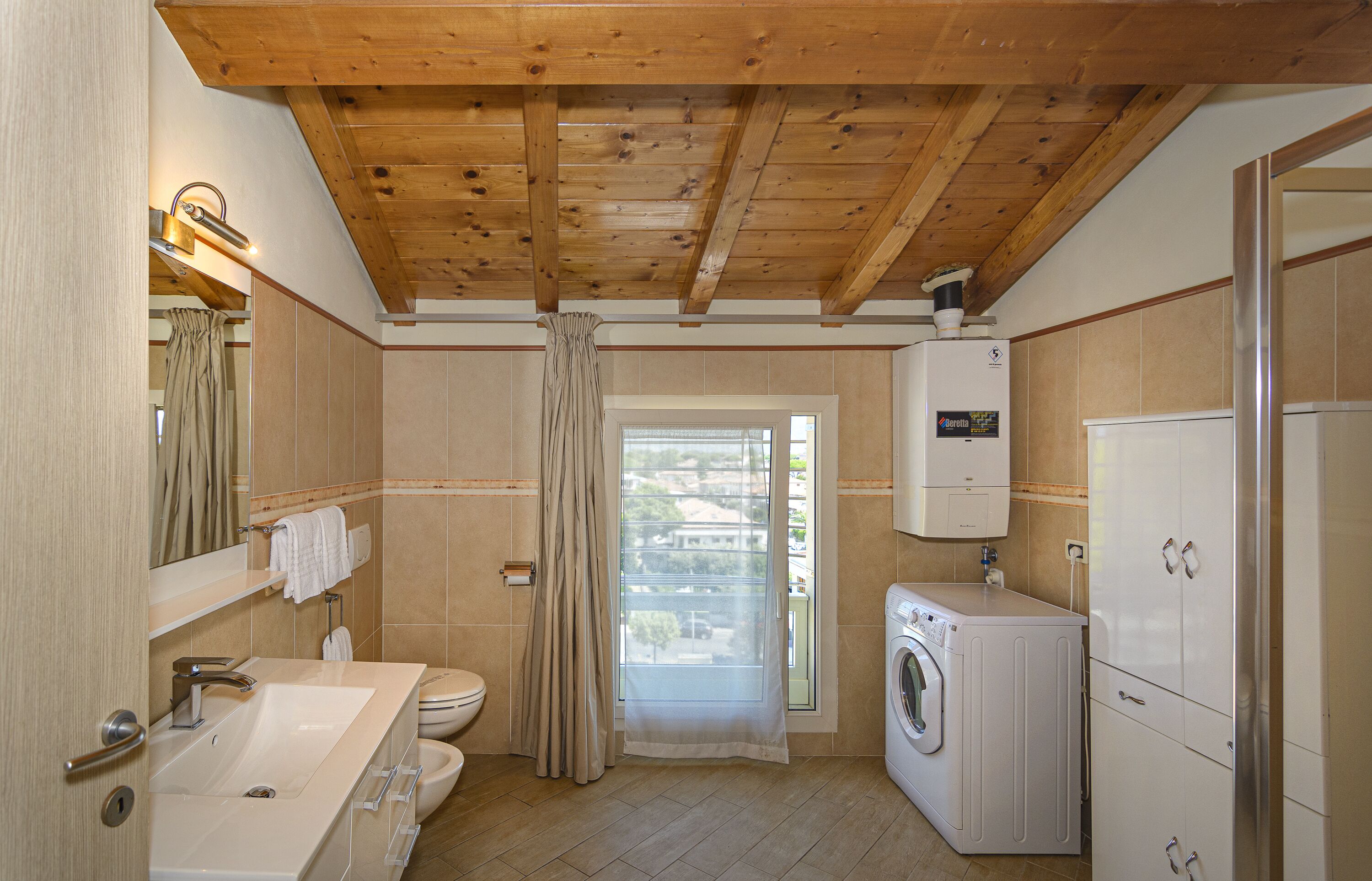 exclusive penthouse, 2 bedrooms, sea view | bathroom | shower, hair dryer, bidet, soap