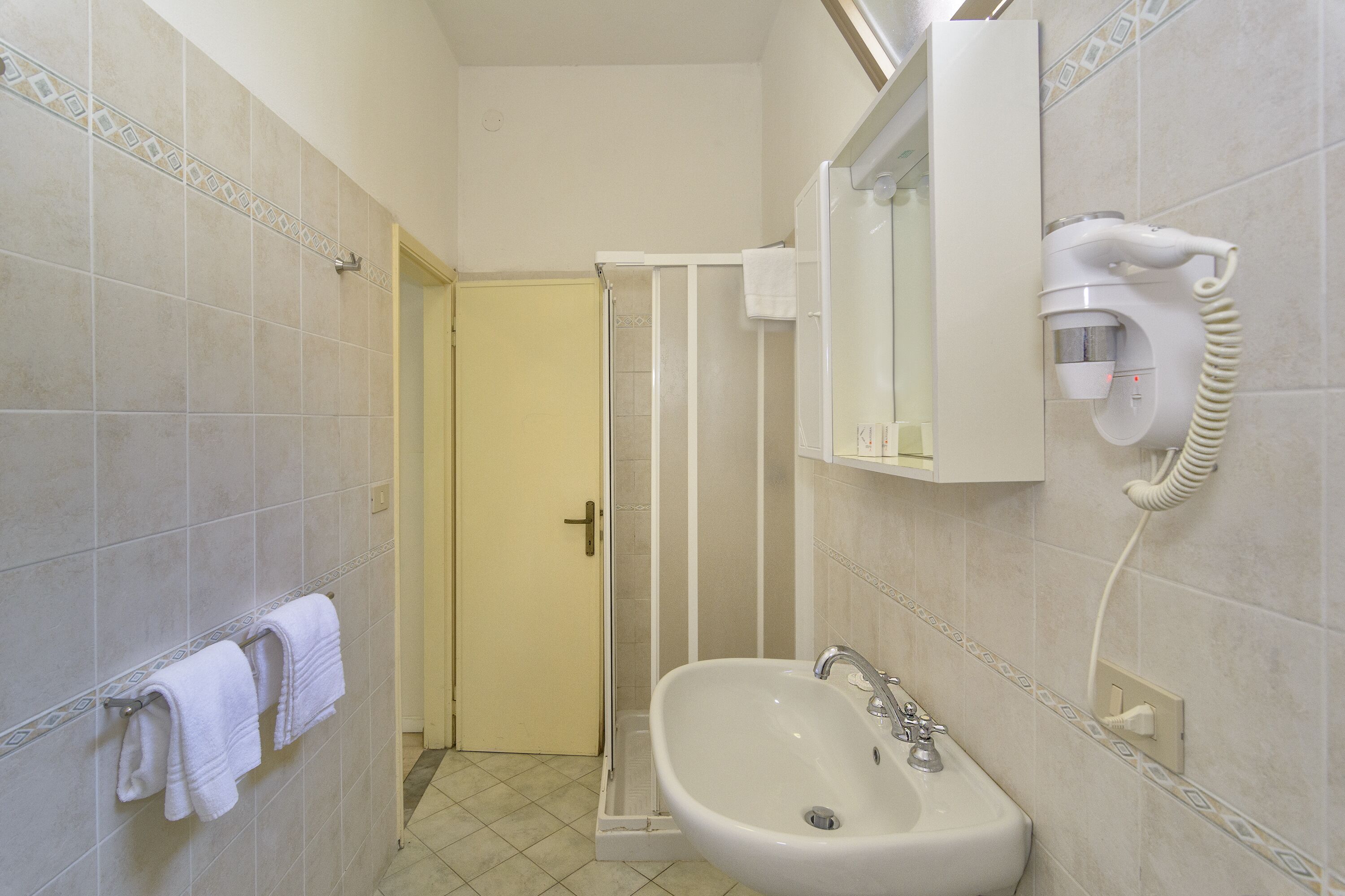 economy double room, ground floor | bathroom | shower, hair dryer, bidet, soap