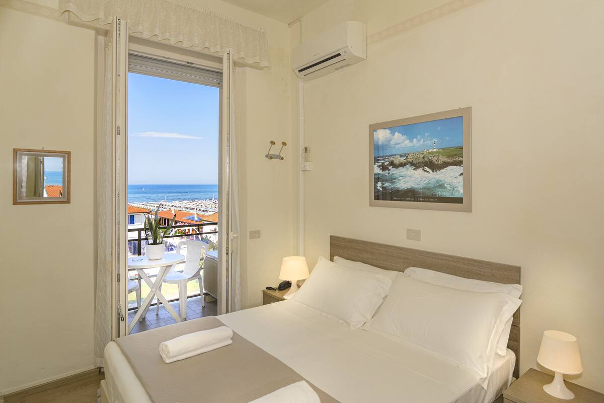 double room, balcony, sea view | 2 bedrooms, down duvets, minibar, in-room safe