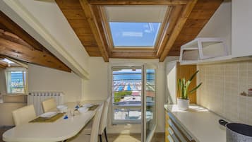 Attico Exclusive, 2 camere da letto, vista mare | Cucina privata