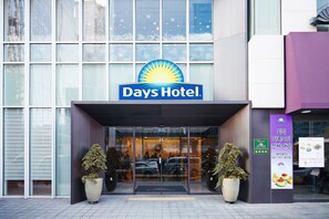 Front of property - Days Hotel by Wyndham Seoul Myeongdong (Seoul)