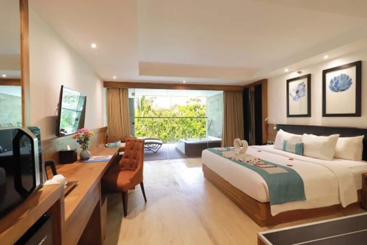 Select Comfort beds, minibar, in-room safe, desk