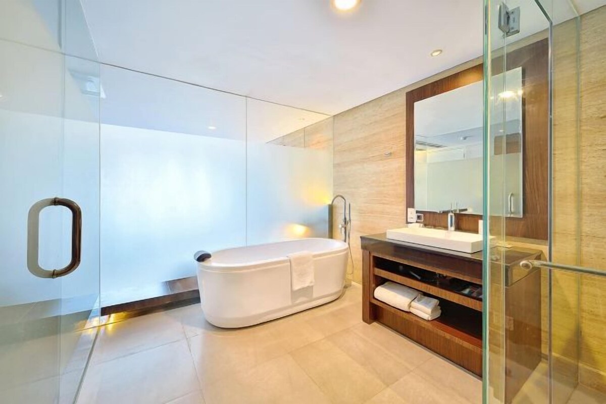 Toalettartikler (inkludert), hårføner, badekåper og tøfler