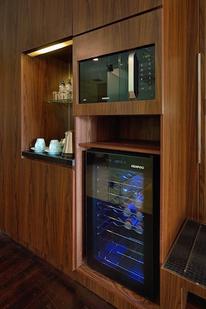 Camas Select Comfort, frigobar, cofres nos quartos, escrivaninha