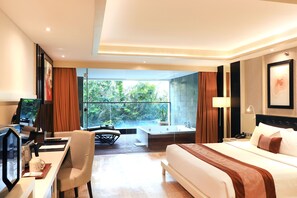 Whirpool Suite Room  | Vista para o jardim