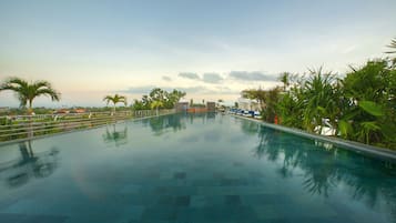 Outdoor pool, pool umbrellas, sun loungers