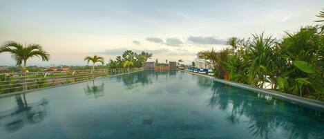 Outdoor pool, pool umbrellas, sun loungers