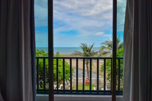 Sea Memories White Sand Beach Hotel