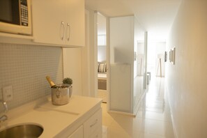 Suite Confort, 2 habitaciones | Cocineta privada | Refrigerador y microondas