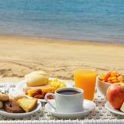 Daily buffet breakfast (BRL 15.00 per person)