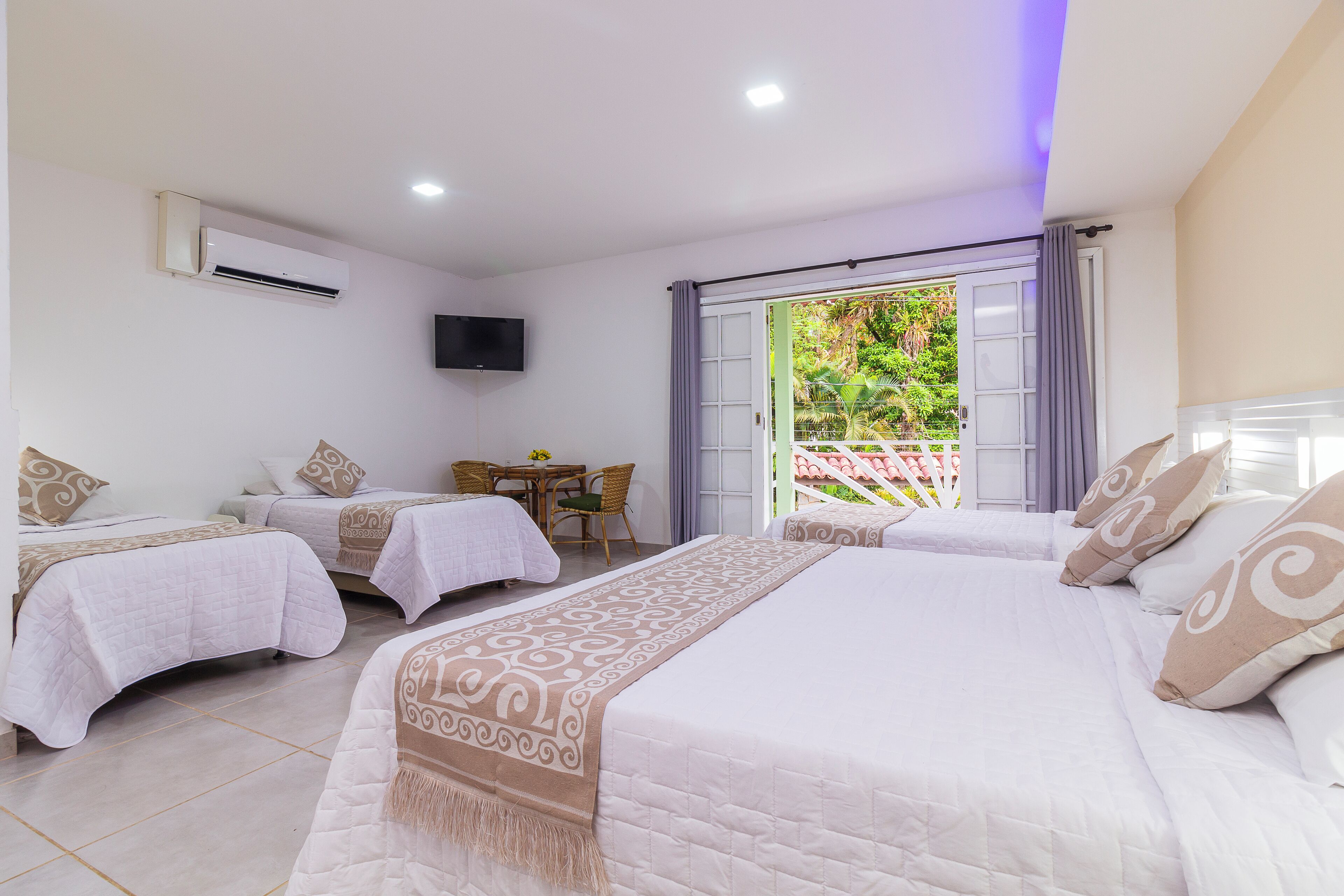 quintuplo standard | 1 bedroom, in-room safe, iron/ironing board, free wifi