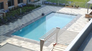 Outdoor pool - Grand Suites (Jersey City)