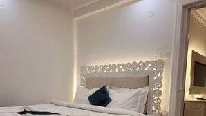 Executive Suites 1 BHK with Living Room - Lillywoods Highland Beach Resort (Candolim)