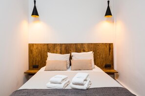 Economy Double Room, Shared Bathroom | Free WiFi - Casa Maca Guest House (Barcelona)