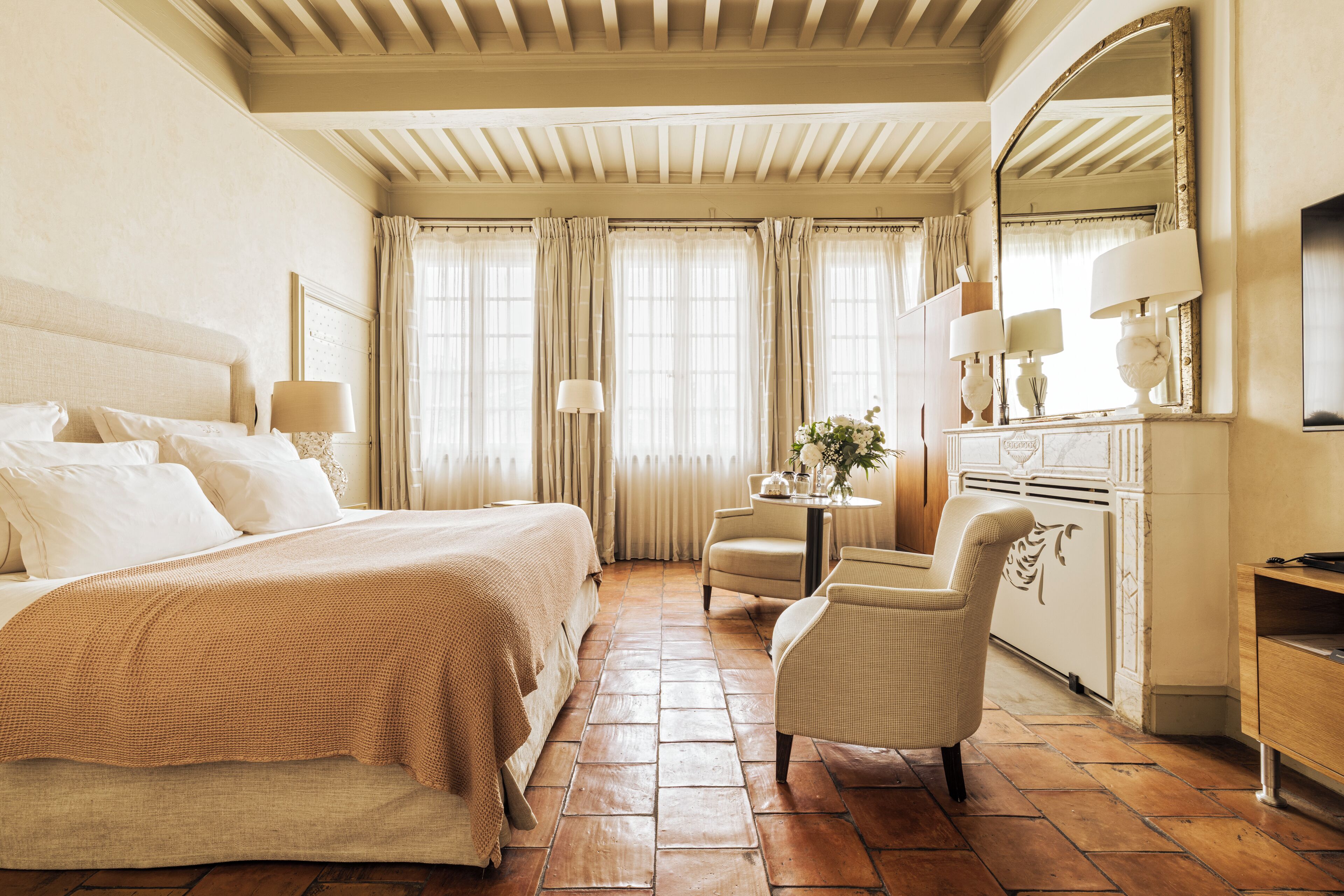Premium bedding, minibar, in-room safe, soundproofing