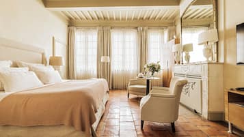 Premium Double Room | Premium bedding, minibar, in-room safe, soundproofing