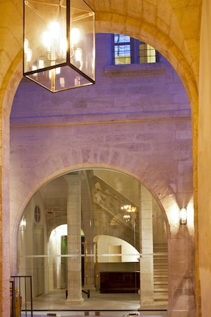 Lobby sitting area. La Maison d'Uzes