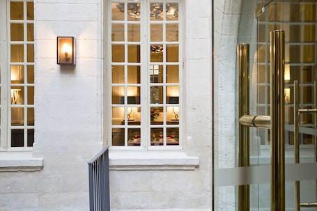 Interior entrance. La Maison d'Uzes