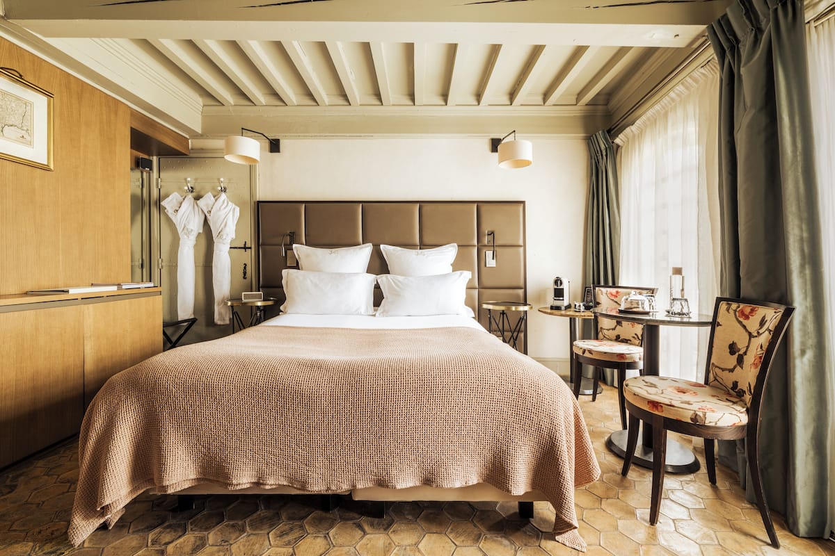 Ropa de cama de alta calidad y minibar