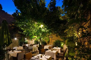 Breakfast, lunch, dinner served; French cuisine, alfresco dining 