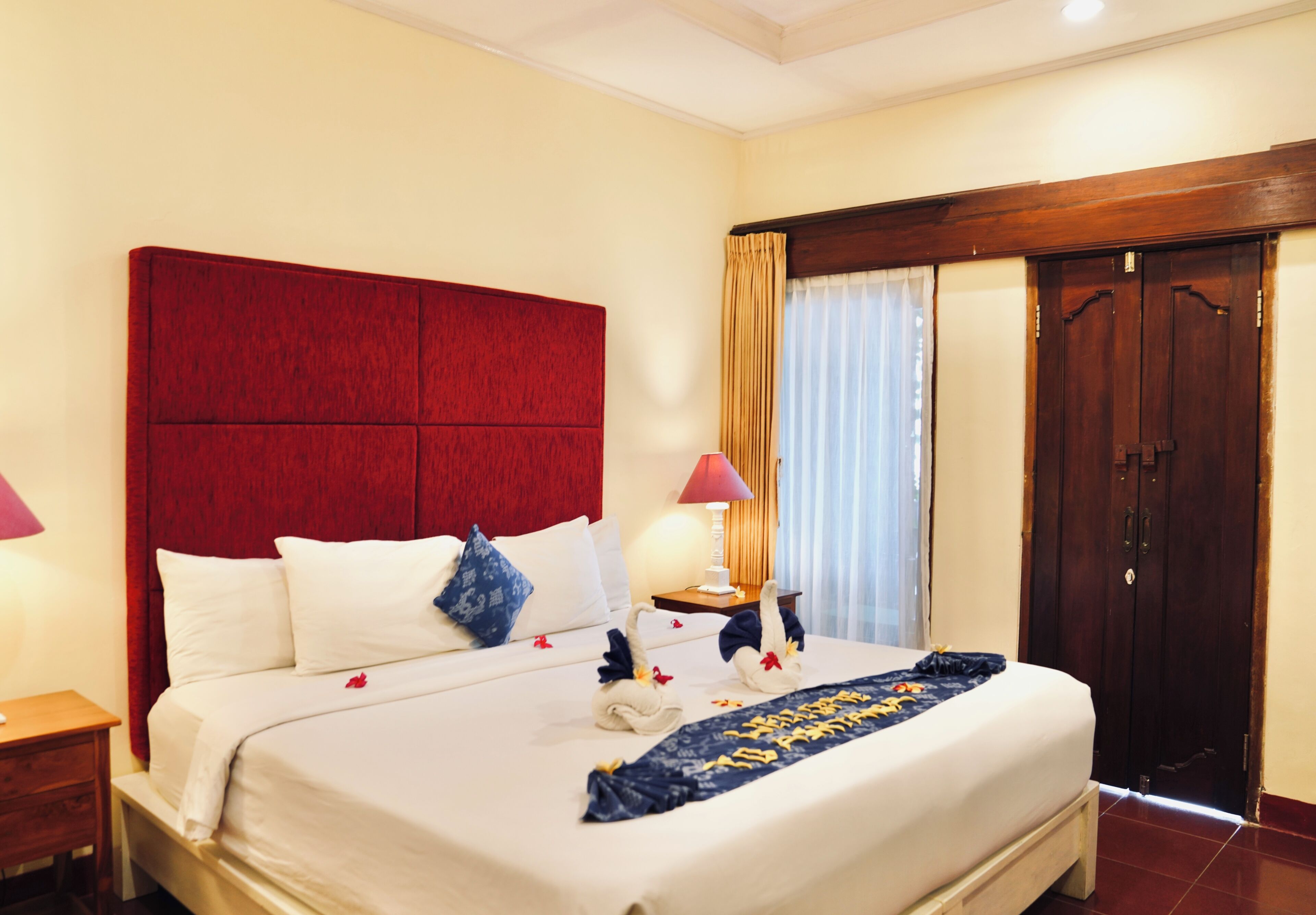 Superior Room, Garden View | 8 bedrooms, premium bedding, in-room safe, desk