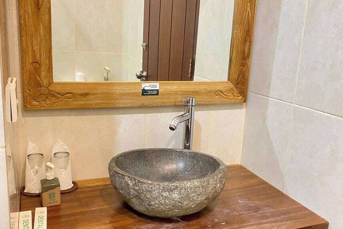 deluxe room, garden view | bathroom sink