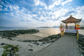 On the beach, white sand, snorkelling, fishing - Ashyana Candidasa (Karangasem)