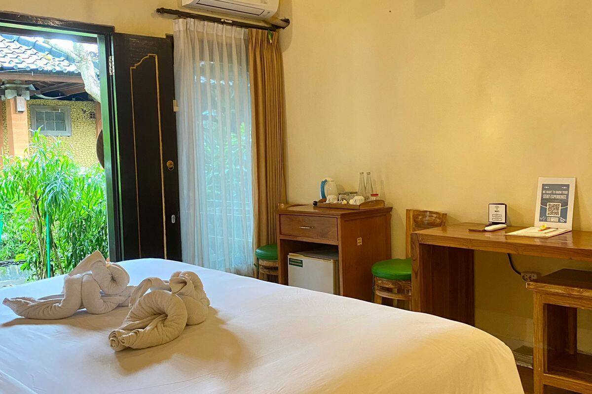 superior room, garden view | 1 bedroom, premium bedding, in-room safe, desk