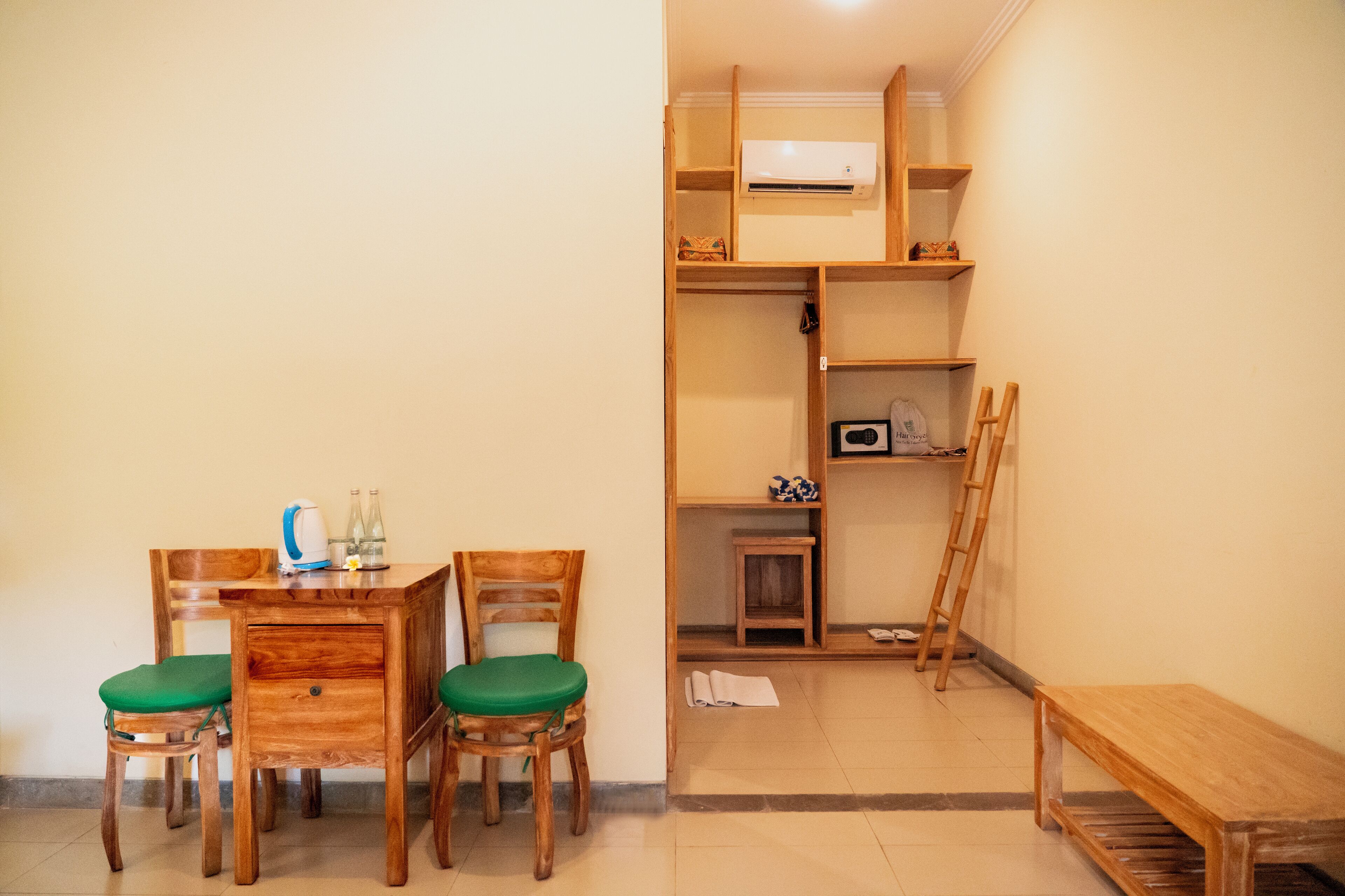 deluxe room, garden view | 1 bedroom, premium bedding, in-room safe, desk