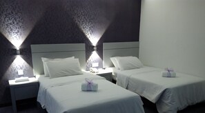 Deluxe Twin Room | Minibar, in-room safe, desk, blackout drapes - Muar Traders Hotel (Muar)