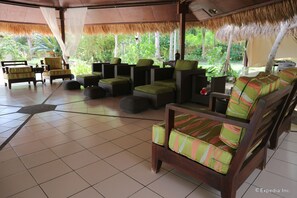 Outdoor treatment area, body treatments, body wraps, body scrubs - Dos Palmas Island Resort & Spa (Puerto Princesa)