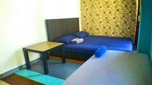 Driepersoonskamer, gemeenschappelijke badkamer (With Fan) | Gratis wifi
