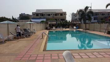 Outdoor pool, pool loungers