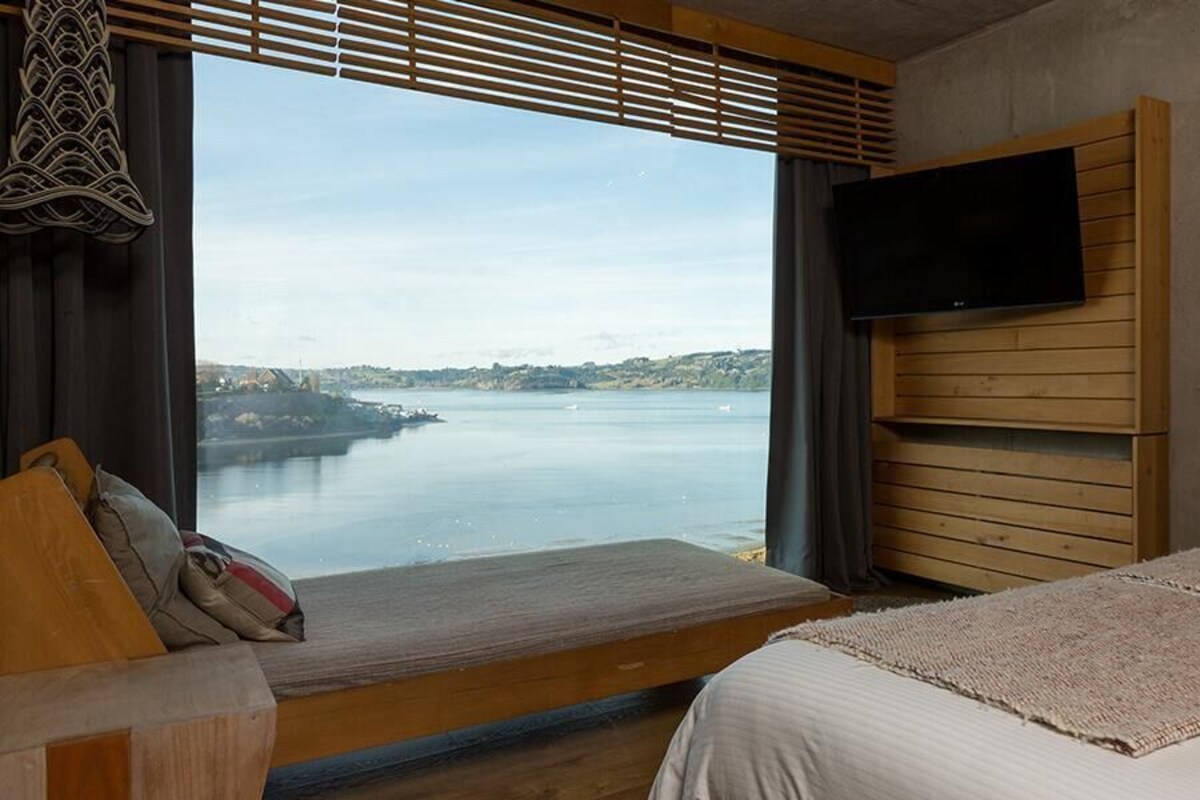 In-room safe, desk, WiFi (free), bed sheets