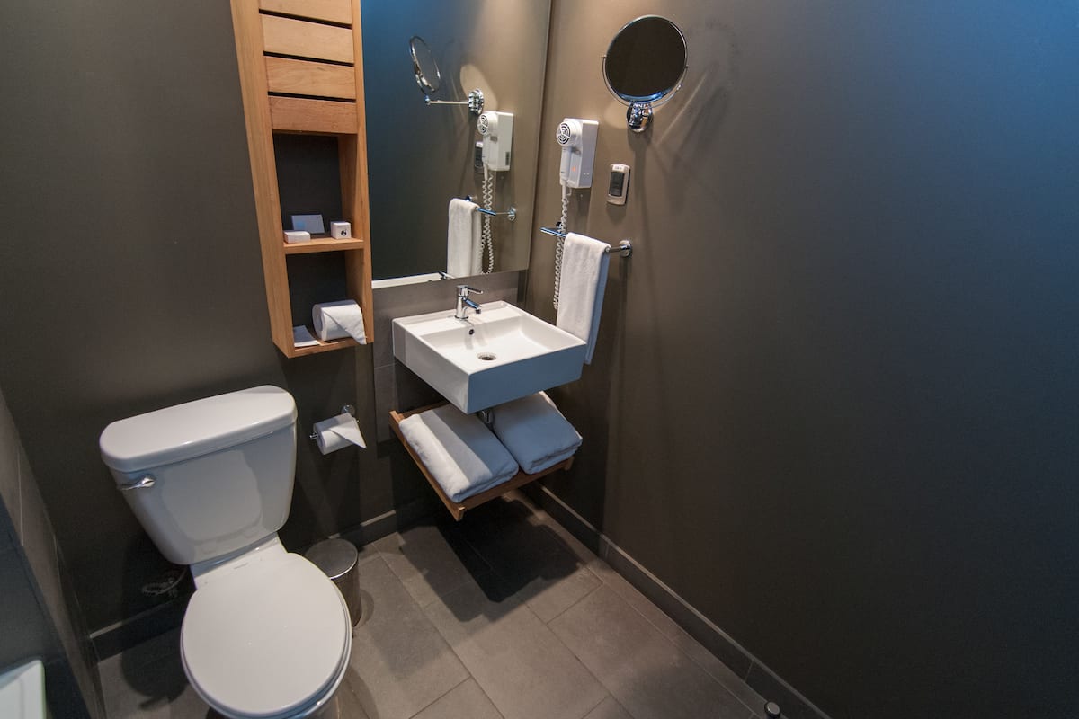 separate bathtub and shower, deep-soaking bathtub, rainfall showerhead