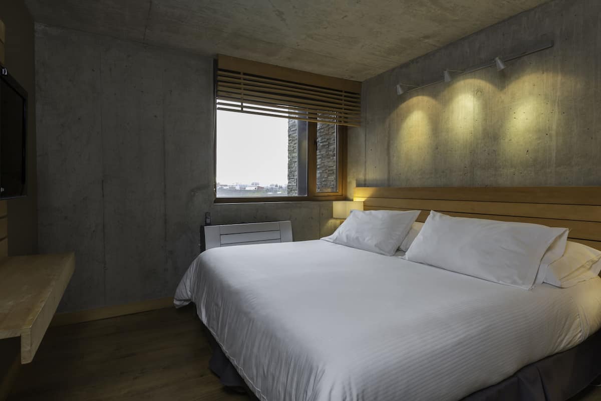 Junior Studio | 1 bedroom, in-room safe, desk, free WiFi