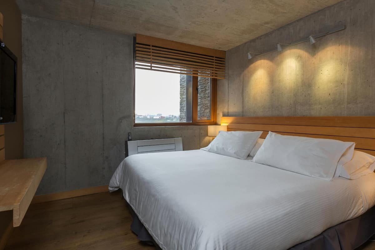 1 bedroom, in-room safe, desk, free WiFi
