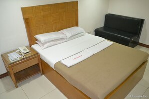 Deluxe Double Room | In-room safe, desk, rollaway beds, free WiFi - Cebuview Tourist Inn (Cebu City)