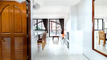 2 Bedrooms Apartment | Minibar, in-room safe, desk, blackout curtains