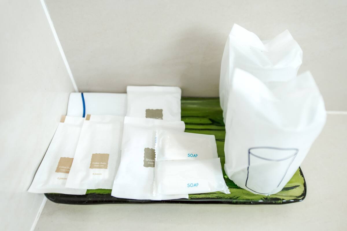 deluxe double room | bathroom | shower, free toiletries, hair dryer, towels